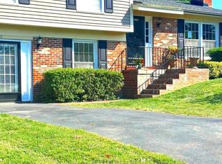 8959 Rolling Rd, Manassas, VA 20110