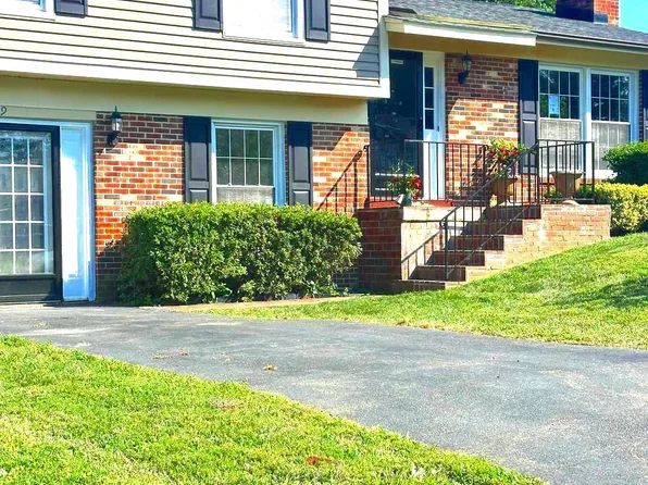 8959 Rolling Rd, Manassas, VA 20110