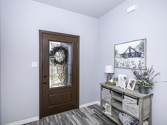 4th image of 258 E 12th Pl