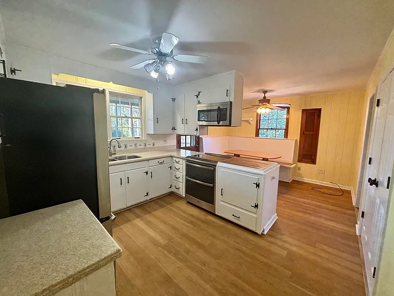 807 Barrett Ln — Photo 4