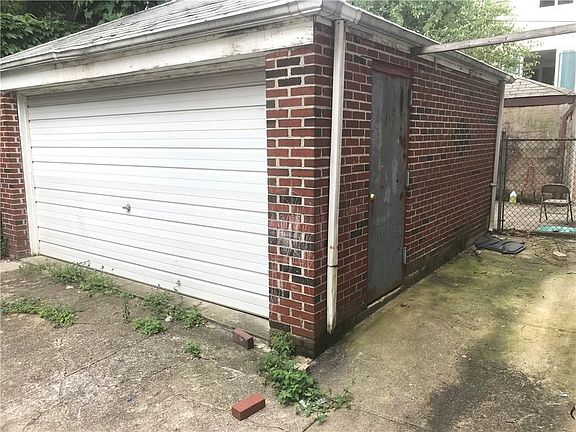 4th image of 1169 55th St