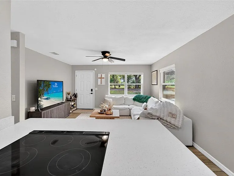 5502 Peach Ave — Photo 17