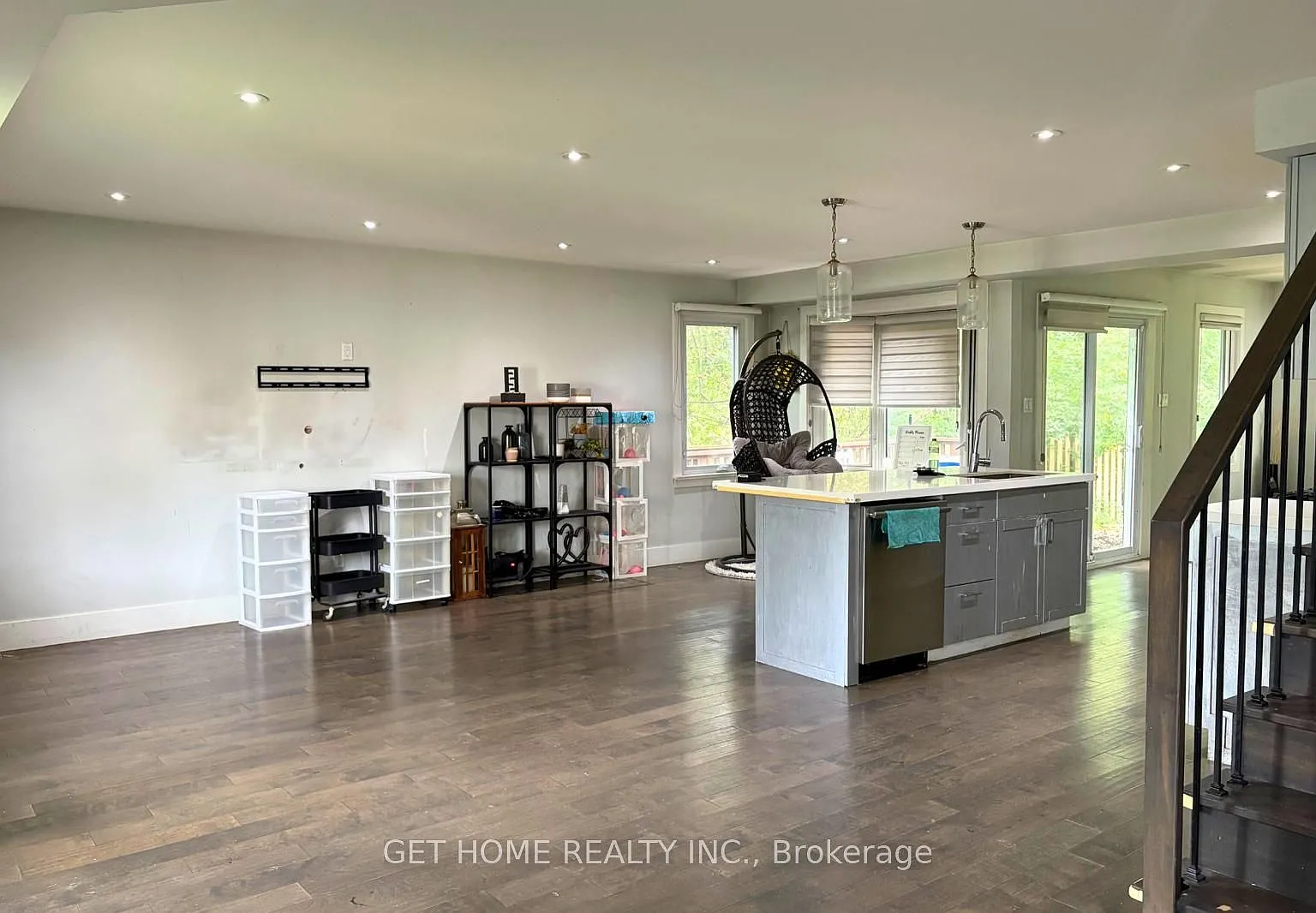 4 bed, $2,999 — Photo 2