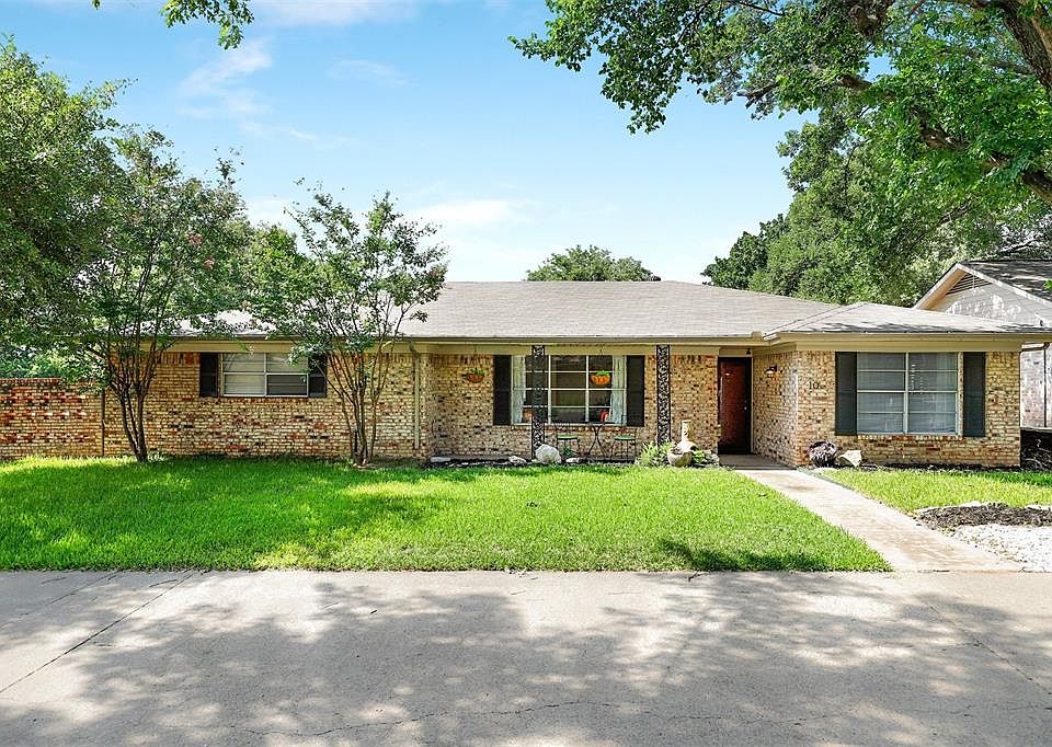1st image of 10 Westvale Pl