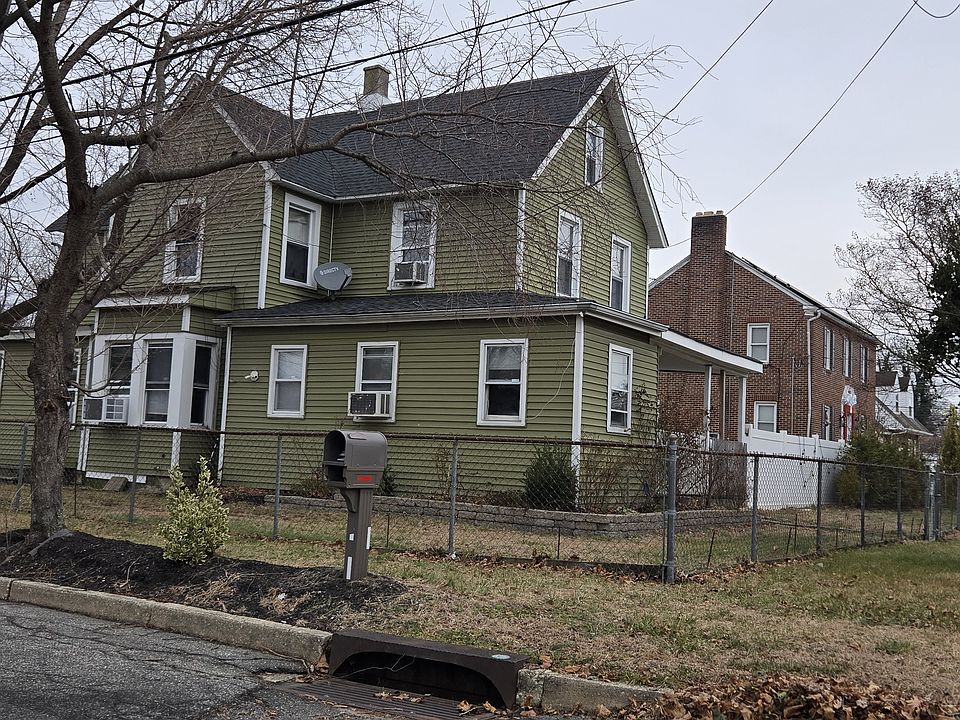 1st image of 824 E Park Ave