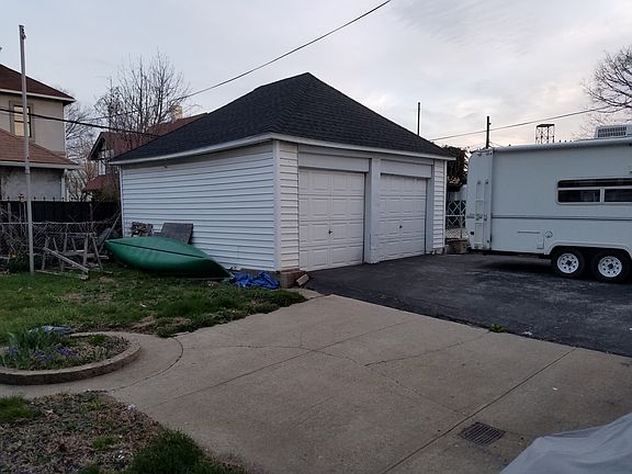 3rd image of 2920 Otis Ave