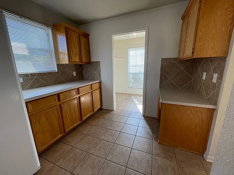 3407 Catalina Dr — Photo 10
