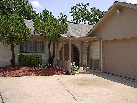 2nd image of 2911 Cherry Hills Dr