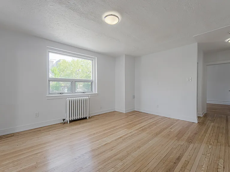 391 Sherbourne St — Photo 8