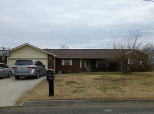 2120 Katie Ln, Dandridge, TN 37725