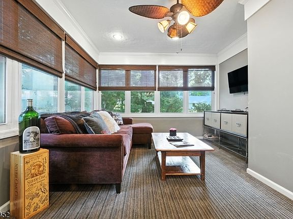 5th image of 15 Catalpa Rd