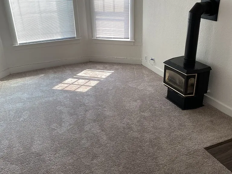 1 BR, 1 Bath, 690 sq. ft. Victorian Unit - Close to Ferry Terminal — Photo 2