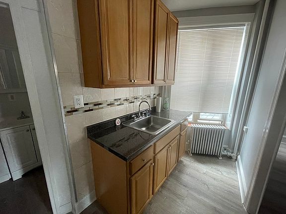 5th image of 10-01 34th Ave #1A