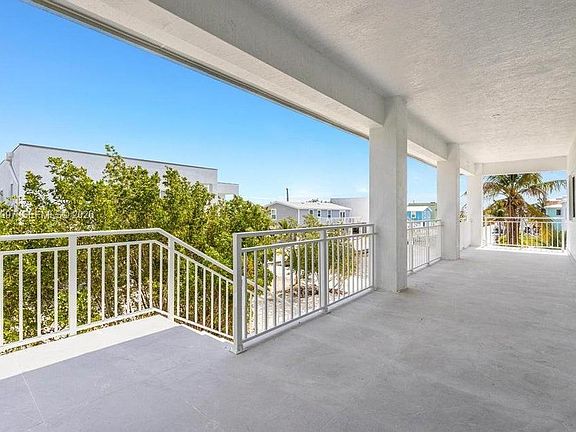 4th image of 31441 Avenue F