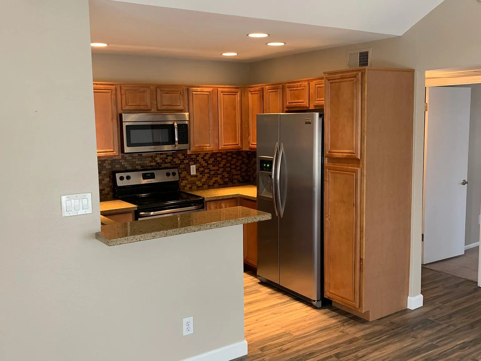 1 bed, 704 sqft, $1,700 — Photo 1