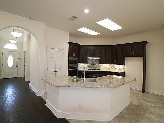 5th image of 4041 Brazos Dr