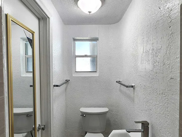 617 NE 8th Ave — Photo 28