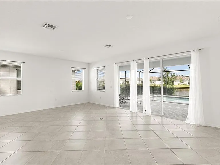 2525 Kona Way — Photo 8