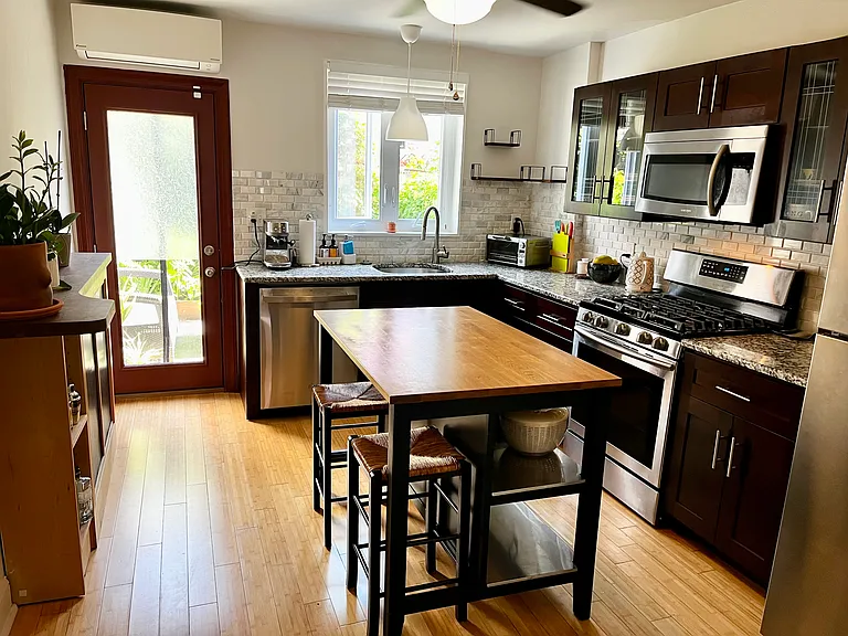 623 Sears St — Photo 4