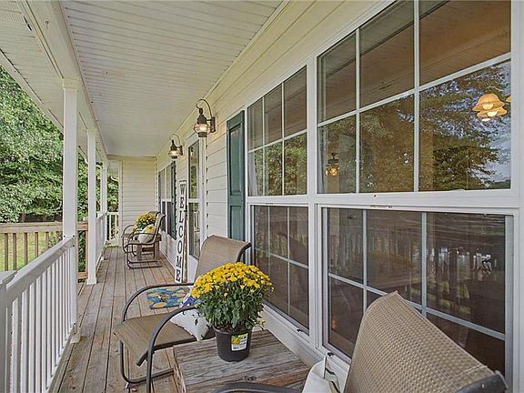 2nd image of 808 Bellevue Rd