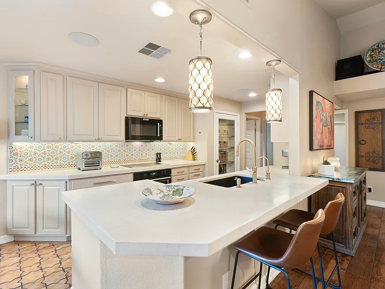 372 W Amoroso Dr — Photo 72