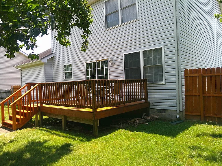 209 Ingram St E — Photo 3