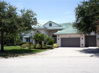 555 Newport Dr, Indialantic, FL 32903