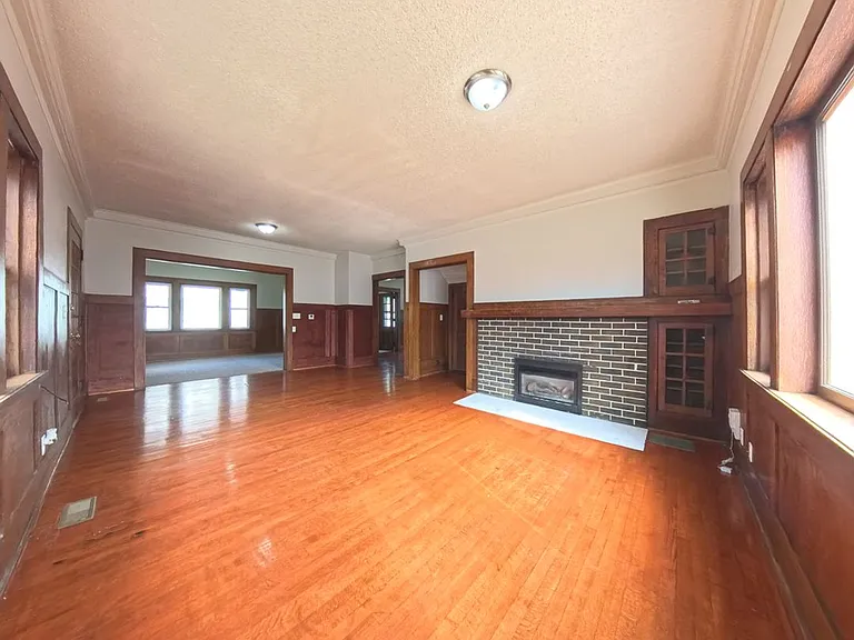 3303 University Ave — Photo 3