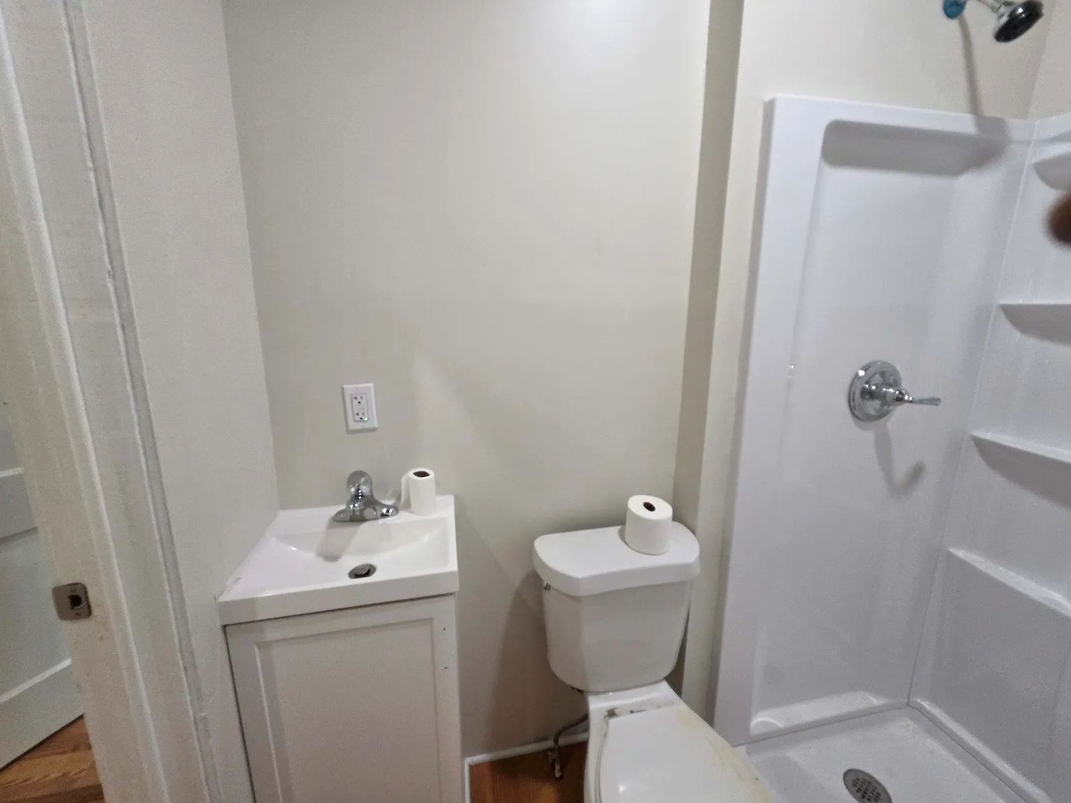 3 bed, 1000 sqft, $1,350 — Photo 2