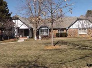 9856 Devonshire Dr, Omaha, NE 68114