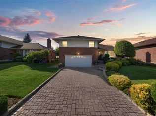 38 Edgewood Dr, New Hyde Park, NY 11040