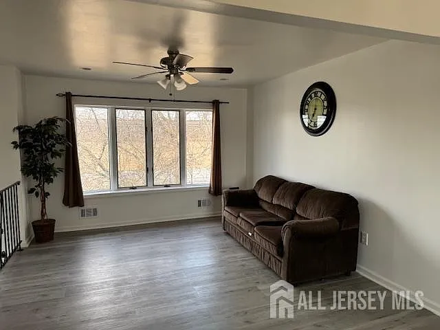 5 bed, 3.0 bath, 1908 sqft, $4,500 — Photo 4