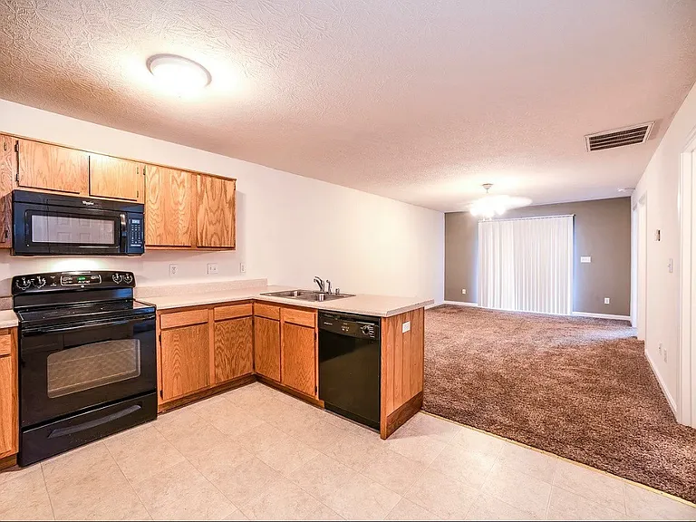 Cardinal Creek Apartments — Photo 14
