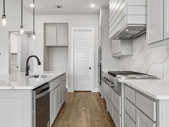 5th image of 1019 Goldenrod Dr