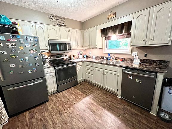 5th image of 150 Whispering Hills Ln