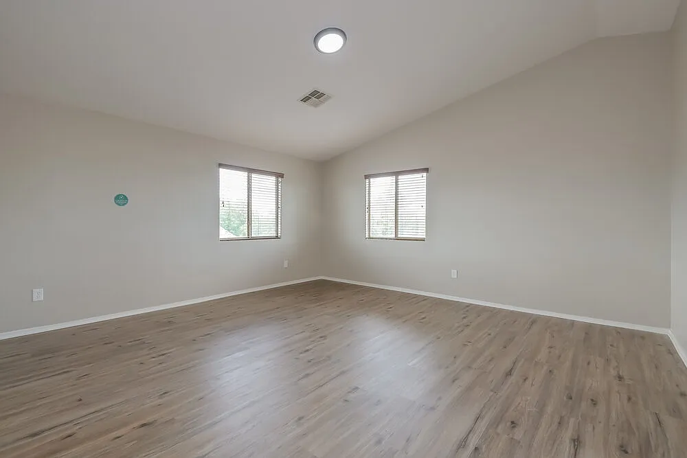 4 bed, 2.5 bath, 2179 sqft, $2,105 — Photo 4