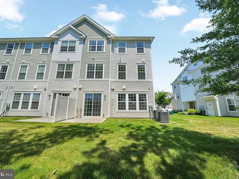 228 Park Ln — Photo 25