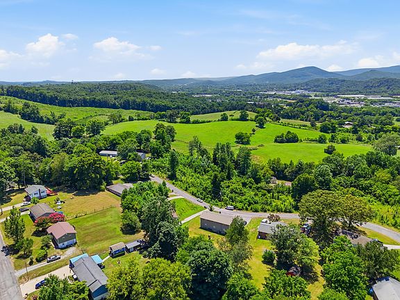 3rd image of 363 Hidden Hills Dr