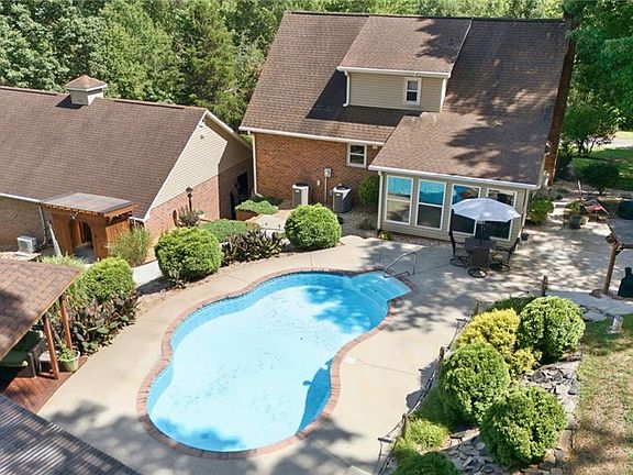 3rd image of 1065 Rest Rd