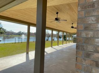 111 Bougainvillea St, Lake Jackson, TX 77566