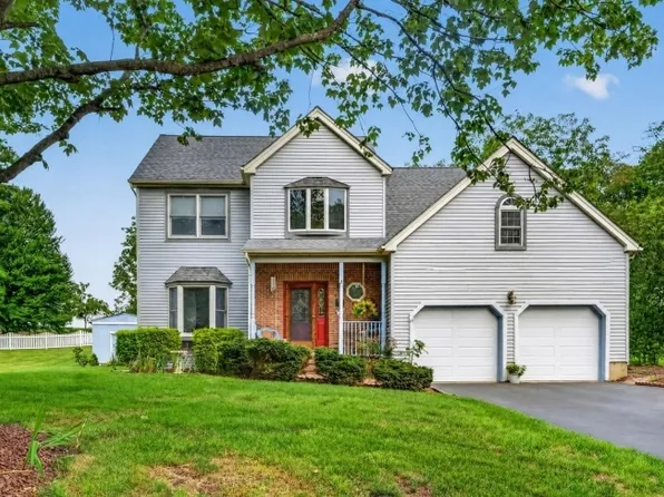 280 Stonehenge Dr, Lopatcong Twp., NJ 08865