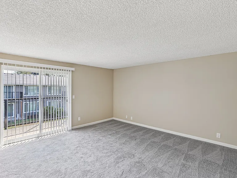 Cornell Manor Apartments — Photo 23