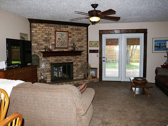 2nd image of 2704 Mesa Dr