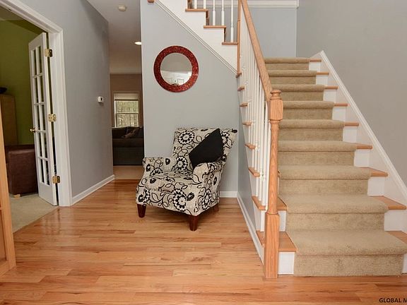 4th image of 55 Cobble Hill Dr
