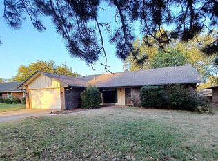 2053 Lantern Ln, Enid, OK 73703