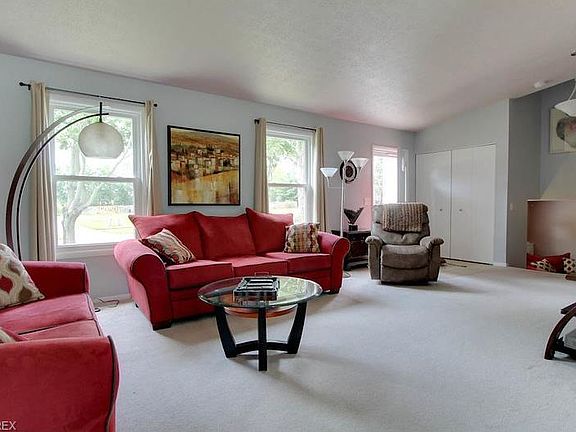 2nd image of 39 Chelmsford Dr