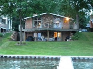 50185 W Lakeshore Dr, Dowagiac, MI 49047