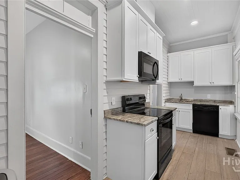 902 Barnard St — Photo 16