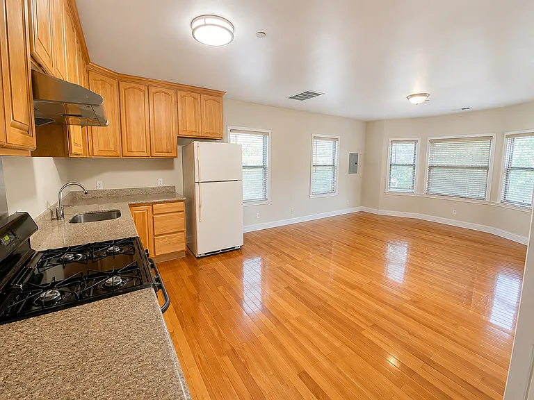 1013 Fair Oaks Ave. — Photo 2