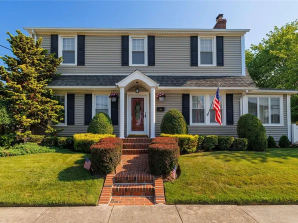 121 Rutland Avenue, Rockville Centre, NY 11570